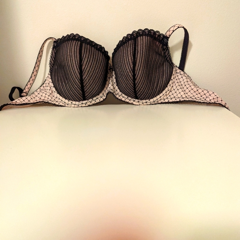 B tempted bra Size 34DDD